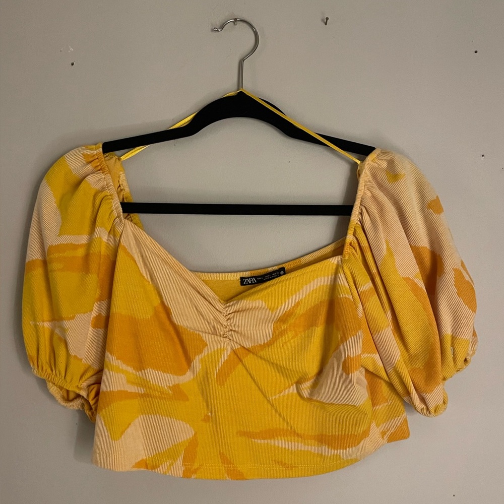 Zara Cropped Orange and Yellow Puffed Short Sleeved Top